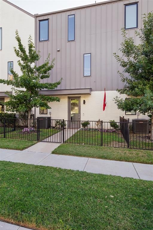 5703 Lindell Avenue 104