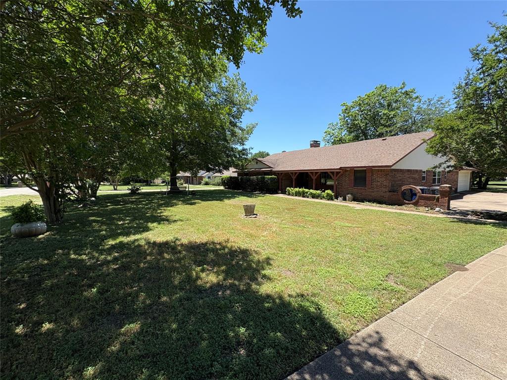 327 Shadowwood Trail