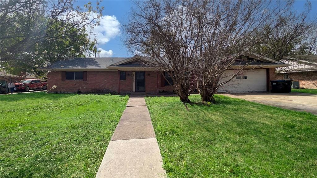 Photo of 2309 Terrell Road, Greenville, TX 75402 (MLS # 21214289)