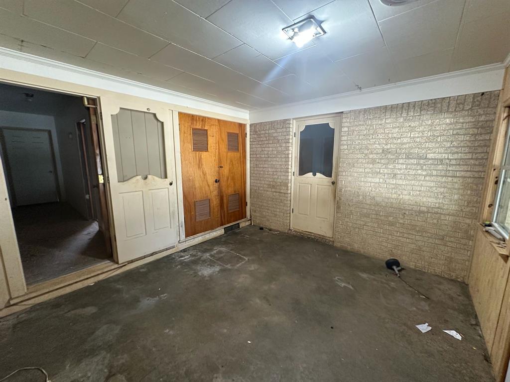932 W Live Oak Street