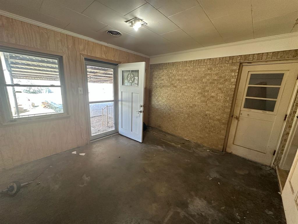 932 W Live Oak Street