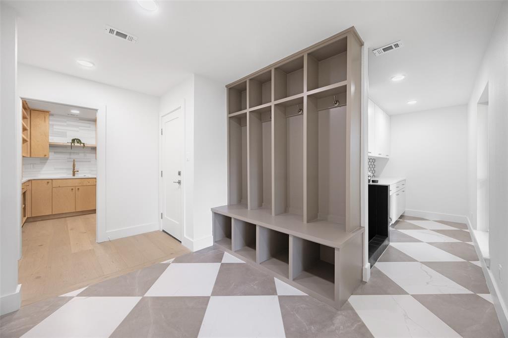 Schreiber Manor 06 Instl - Residential