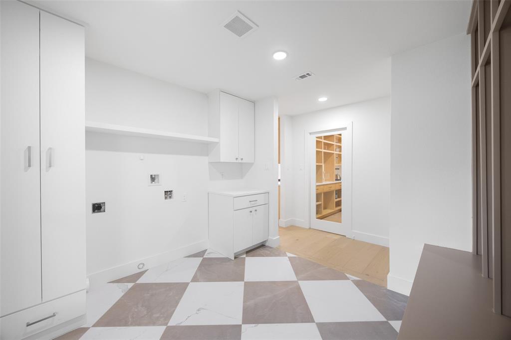 Schreiber Manor 06 Instl - Residential