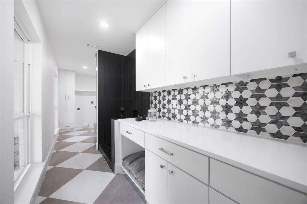 Schreiber Manor 06 Instl - Residential