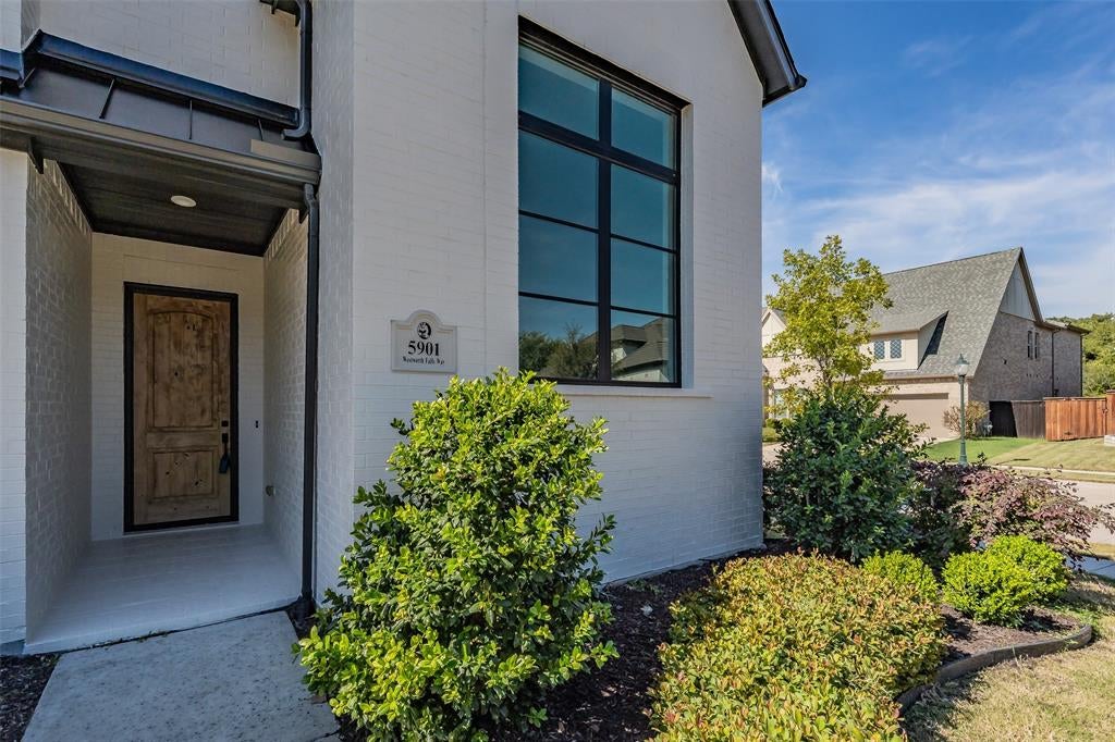 5901 Westworth Falls Way