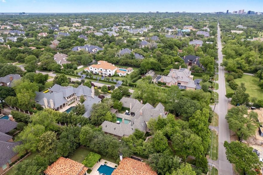 This gated one-acre estate is situated on prestigious Strait Lane. Designed by renowned architect Robbie Fusch & built by Randy Hughes, this 3-level single-owner home features beautiful grounds & an exceptional layout on pier & beam foundation, offering endless renovation possibilities to add your personal touch to this timeless masterpiece. Enjoy panoramic views of the backyard oasis w pool, spa, outdoor living, pergola for alfresco dining, & grassy play areas from almost every room. Chef’s kitchen w quartzite waterfall island,full catering kitchen, wet bar, sitting area & breakfast room. Kitchen & formal dining overlook 2 terraces & huge grassy space perfect for pickleball-sports court expansion. Fireplaces in wood-paneled study, living room & owner’s suite showcase 15th century French mantles. Owner’s suite downstairs also boasts its own sitting area, dual walk-in closets & workout room.Upstairs are three more ensuite bedrooms, gameroom & movie theater. Full salon-spa on 3rd floor!