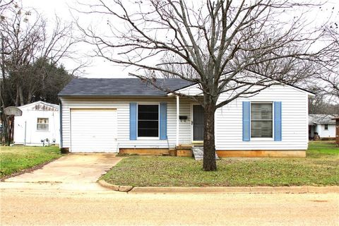 105 N Tyler Street McGregor TX 76657