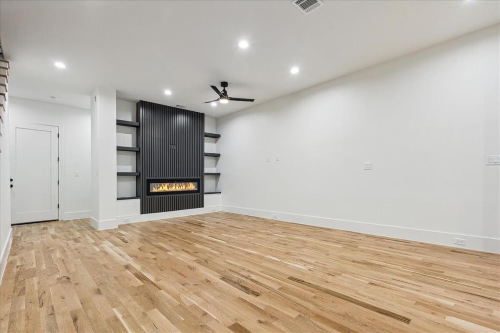 2327 Vagas Street 102