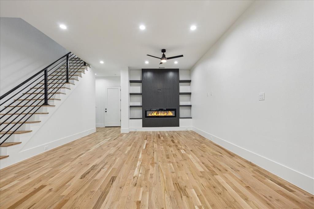 2327 Vagas Street 102