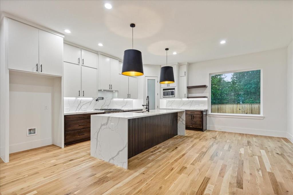 2327 Vagas Street 102