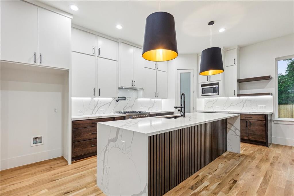 2327 Vagas Street 102