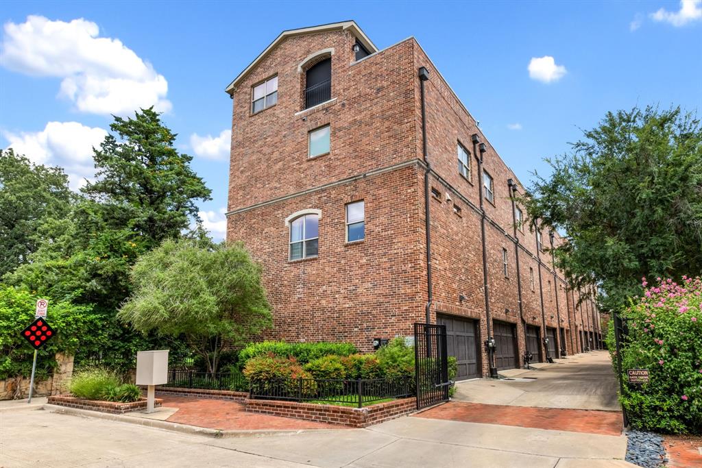 3225 Hugo Place