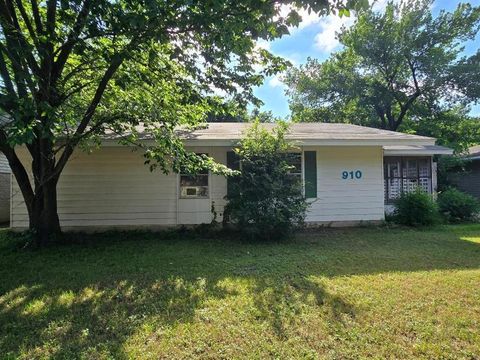910 S Mills Drive Euless TX 76040