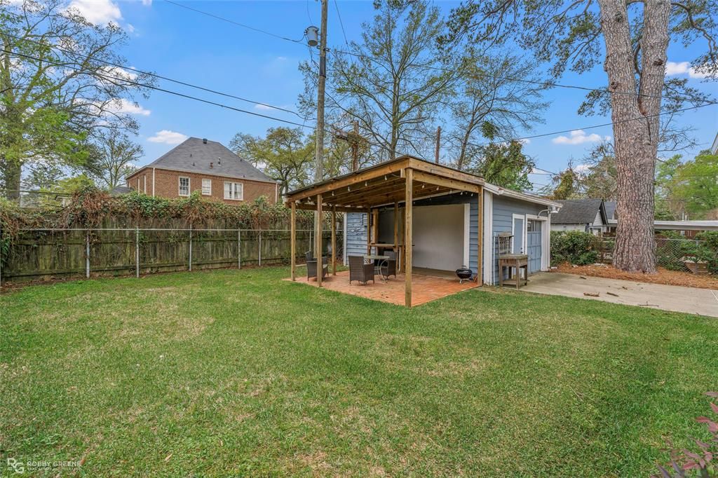 Photo of 625 Linden Street, Shreveport, LA 71104 (MLS # 21207102)