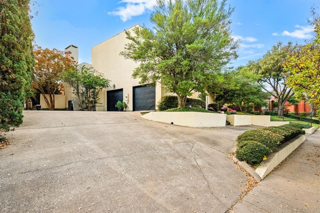 Photo of 3118 Shadow Drive W, Arlington, TX 76006 (MLS # 21113763)