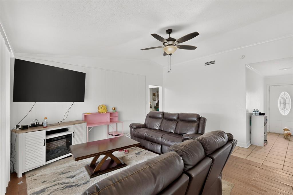 2038 Lamont Drive