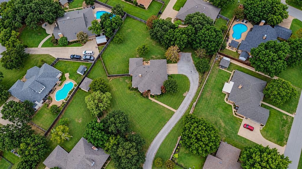 104 Lakeridge Court