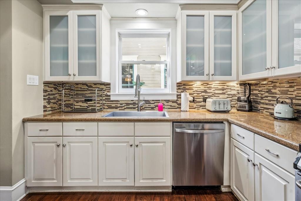 Fairmont Mews - Residential Lease