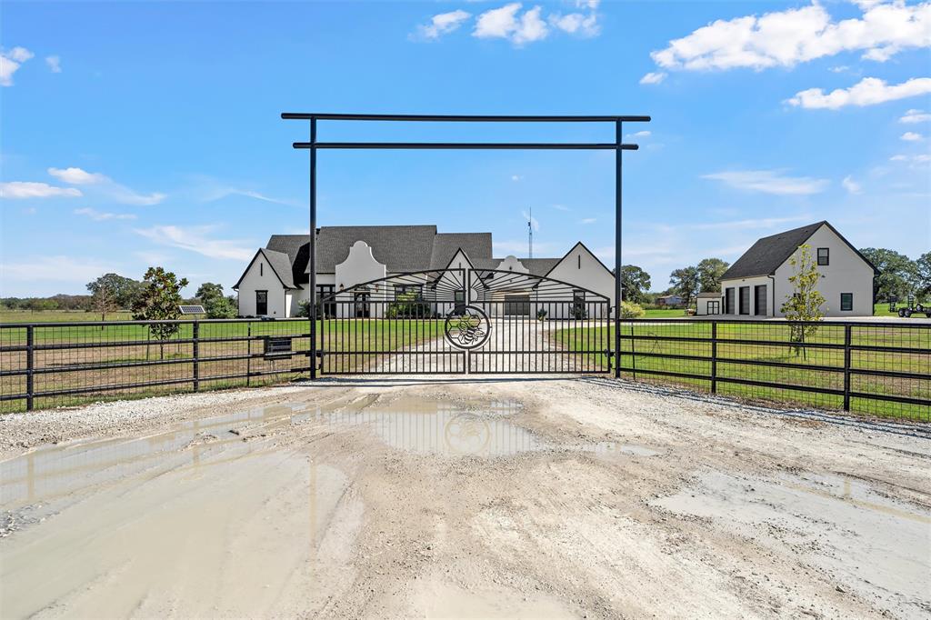 124 Private Road 3666