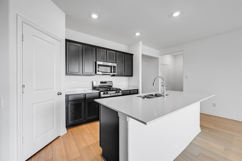 2122 Tule Way