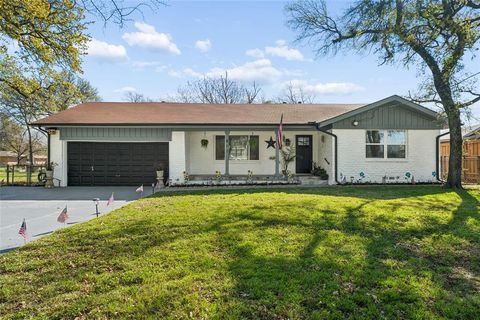 911 Vine Street Euless TX 76040