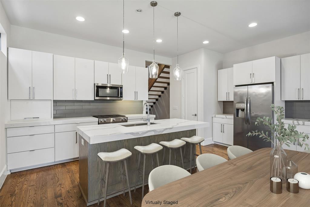 2319 N Prairie Avenue