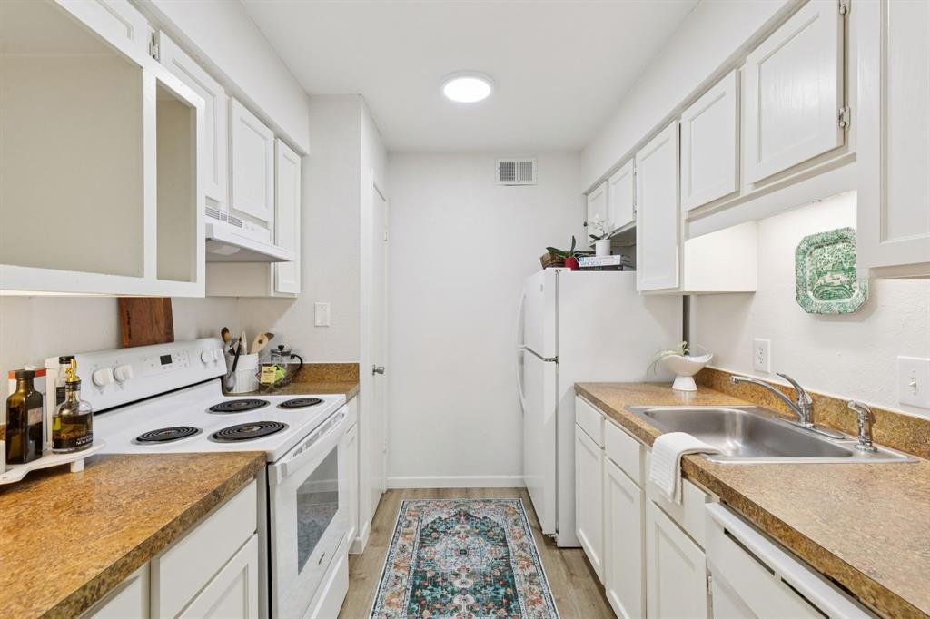 Oakhollow Condo - Residential