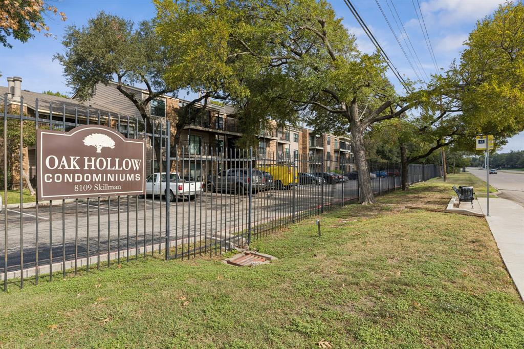 Oakhollow Condo - Residential