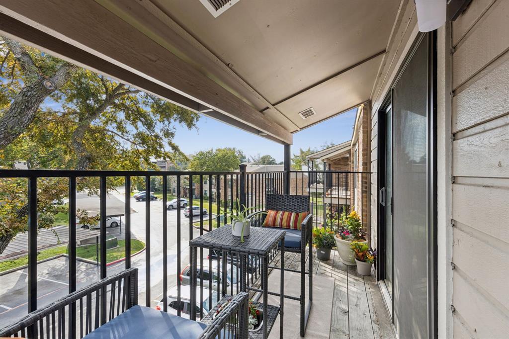 Oakhollow Condo - Residential