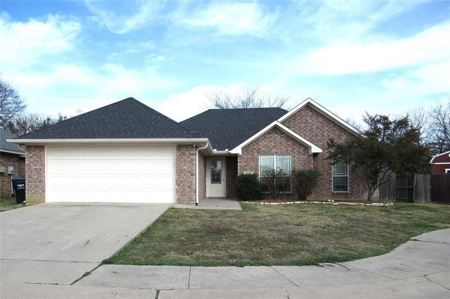 2214 KAITLYN CIRCLE - HERE IS YOUR 4 BEDROOM HOME WAITING FOR YOU! NESTLED ON A PEACEFUL CUL-DE-SAC WITHIN WALKING DISTANCE OF
DOWNTOWN. OPEN FLOOR PLAN. MASTER BEDROOM HAS 2 CLOSETS ONE OF THEM LARGE WALK IN , MASTER BATH SEPARATE TUB AND SHOWER CARPET  IN 3 OF THE BEDROOMS, OTHER ROOMS HAS THE WOOD VINYL WATERPROOF FLOORING, INTERIOR JUST PAINTED, PAN CEILINGS,  THE GARAGE WAS CONVERTED INTO ONE OF THE BEDROOMS OR WOULD MAKE A GREAT OFFICE, HAS A WALK IN CLOSET OTHER HALF OF GARAGE GOOD FOR STORAGE. PLUS STORAGE BLDG IN BACK YARD. GREAT BACK YARD PRIVACY FENCED COVERED PATIO WITH SEATING FOR YOUR GUESTS GREAT FOR ENTERTAINING. YOU DON'T WANT TO MISS OUT ON THIS ONE!