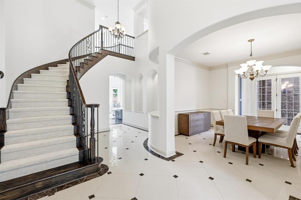 723 Chateaus Drive