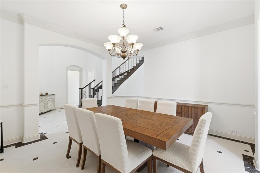 723 Chateaus Drive