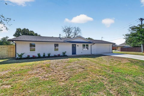 Tiny photo for 900 S 3rd Street, Sanger, TX 76266 (MLS # 21341216)