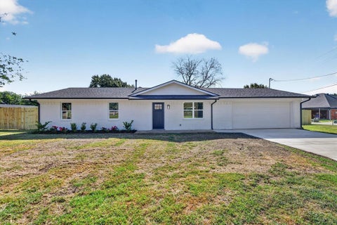Photo of 900 S 3rd Street, Sanger, TX 76266 (MLS # 21341216)