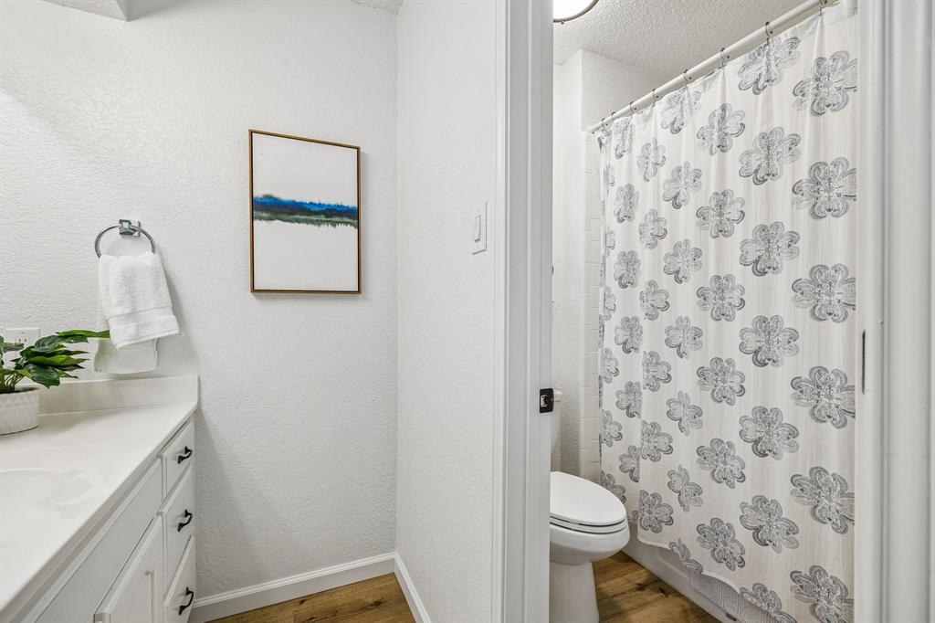 232 NE Shady Oaks Drive