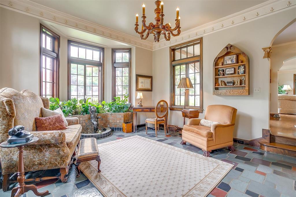 2424 Medford Court W