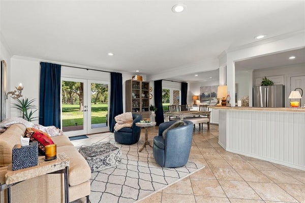 63 ONE MAIN PL, BENBROOK, TX 76126 - Image 2aaecf8d0ee28e00e8301ab6fedeaa6b/2928504012