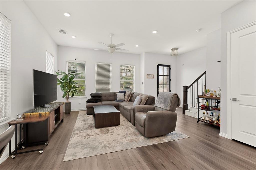 7539 Edgeware Road