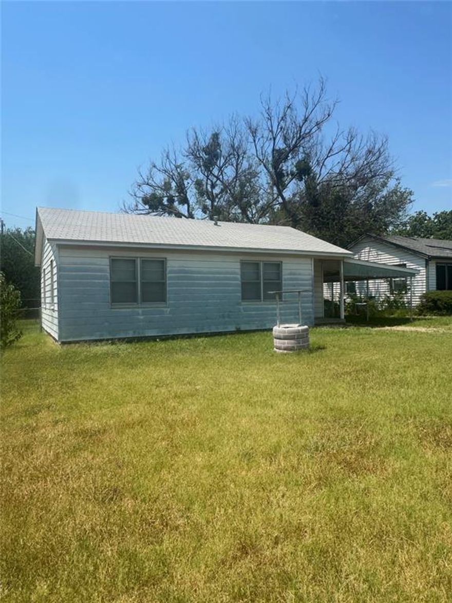 Charming 2-bedroom, 1-bath home located just one block from the hospital in the heart of Nocona, Texas. This property features original hardwood floors, an outdoor building with utilities, and a fantastic location close to everything in town. Whether you’re looking for a starter home, an investment property, or a place to downsize, this home has great potential. With a little TLC, it could truly shine. Enjoy small-town living with restaurants, shopping, schools, and healthcare all at your fingertips.



Buyers and buyers agent responsible for accuracy.