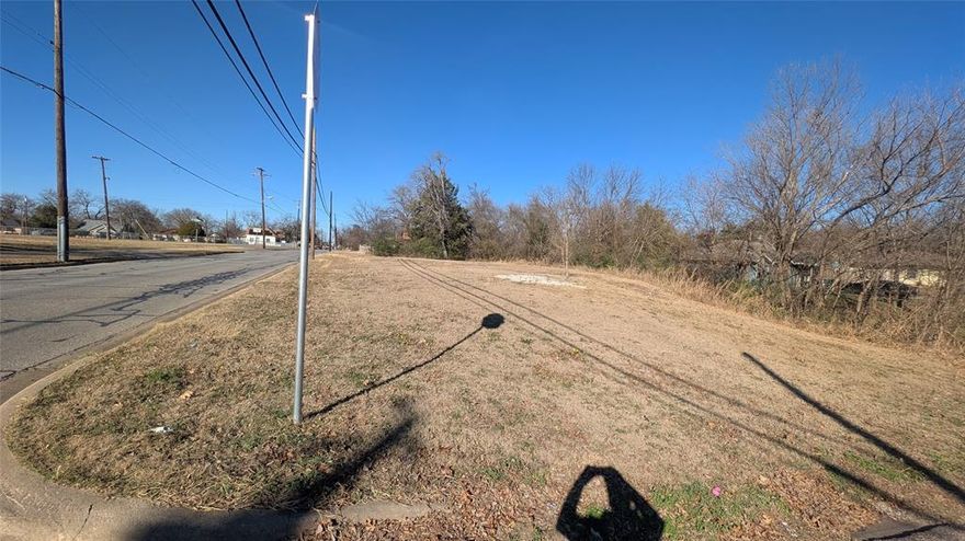 Great opportunity to own a vacant residential lot in central Sherman. This 0.239 acre unimproved lot features city water and sewer access and is located within Sherman ISD. Ideal for future development or investment, with easy access to local schools, shopping, and major roadways.