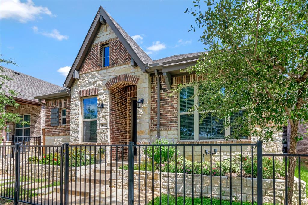 902 Adam Way