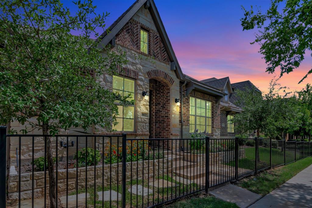 902 Adam Way