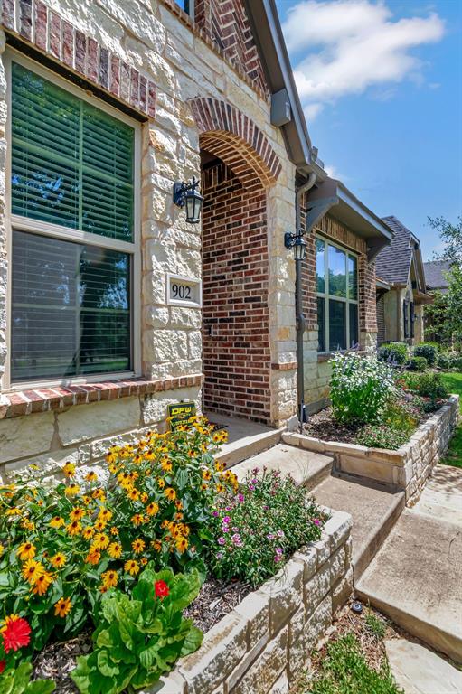 902 Adam Way