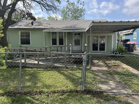 Photo of 2922 Brandon Street, Dallas, TX 75211 (MLS # 21241981)