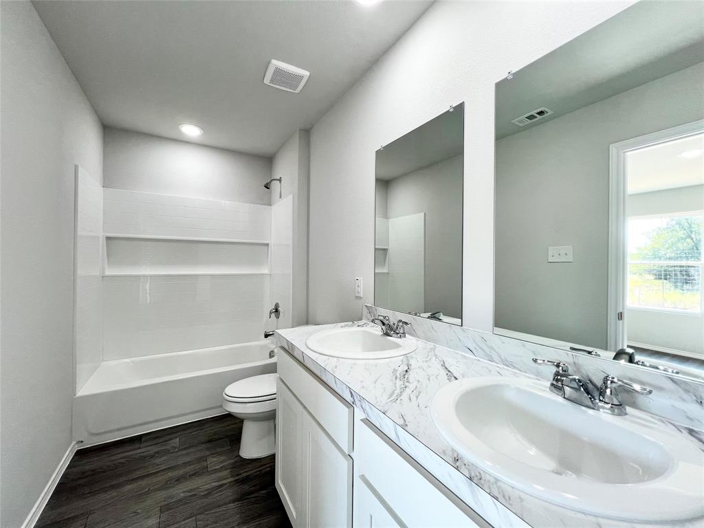 Treaty Oaks - Residential Lease