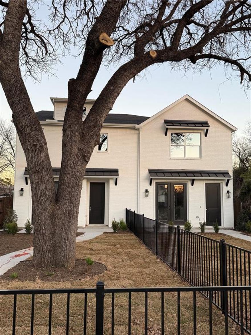 This weekend incentive, 6% in seller credit available for buydown.  Lovely lock and leave townhome in sought after River District.  If you desire a home where you can walk to the Trinity River Hike and Bike Trails, entertainment and restaurants, and be only a few minutes from downtown, this is the neighborhood for you!. Beautiful styling and finishes, low maintenance lifestyle, front yard fenced for play or pleasure. Light filled, open concept main level with outdoor living space in enclosed front yard.  Enjoy relaxing while watching the kids or dogs play on your front porch. Inside find easy maintenance but gorgeous luxury flooring and a kitchen a chef would love! Gas cooking and custom cabinetry and a huge kitchen island for entertaining make this an extraordinary place for fun and comfort. Guests can move freely around the open to the living room kitchen and dining space, and there is a second loft space on the second level for study or exercise. The owner's suite is separated from the other two bedrooms by this loft space, so it is private and serene.  A huge tub to soak away the day's stress and a separate shower with dual vanity round out the spacious owner's ensuite bathroom.  Large walk in closets in every bedroom provide great storage space.  If living close to all the coolest things to do in the Fort is something you find appealing, schedule a time to view this property. Move in before the holidays and we can help this happen with buy down dollars when using our preferred lender.