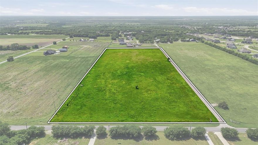Beautiful, level 13.5 acre tract in the fast-growing area of Gunter—perfectly sized for a private homesite with room to breathe. This open pastureland offers an ideal setting for a custom home, barn, shop, or small homestead. Currently in hay production, the property carries an Ag Exemption, providing valuable tax savings. The level terrain makes building easy and cost-effective, while still allowing for flexibility in layout and design.
Enjoy peaceful country living just minutes from the growth and amenities of Celina and Prosper. A rare opportunity to own manageable acreage in a small town.