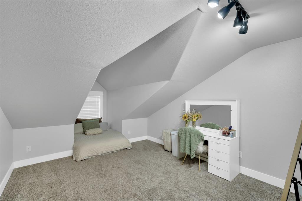 Sellers offering 15K Concessions!Experience the perfect blend of count – image 23