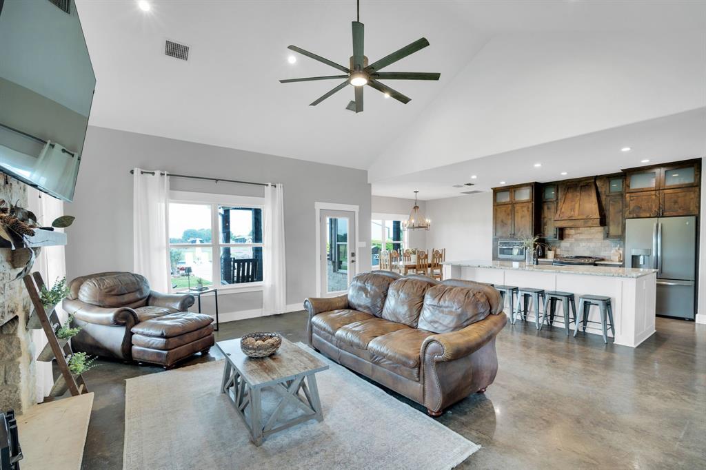 Sellers offering 15K Concessions!Experience the perfect blend of count – image 15