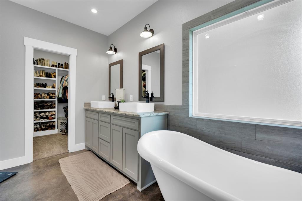 Sellers offering 15K Concessions!Experience the perfect blend of count – image 11